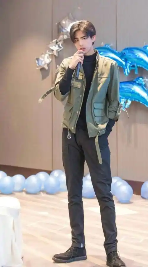 身高185的90后男演员,胡一天遭质疑,刘昊然有点意外_剧中_网友_吴亦凡