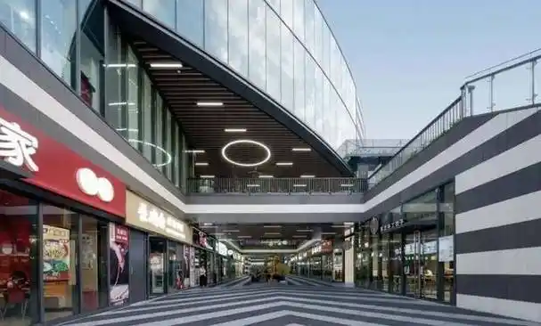 上海有一座"大型商场",开业仅1年时间,就变得冷冷清清_广场_经营_地区