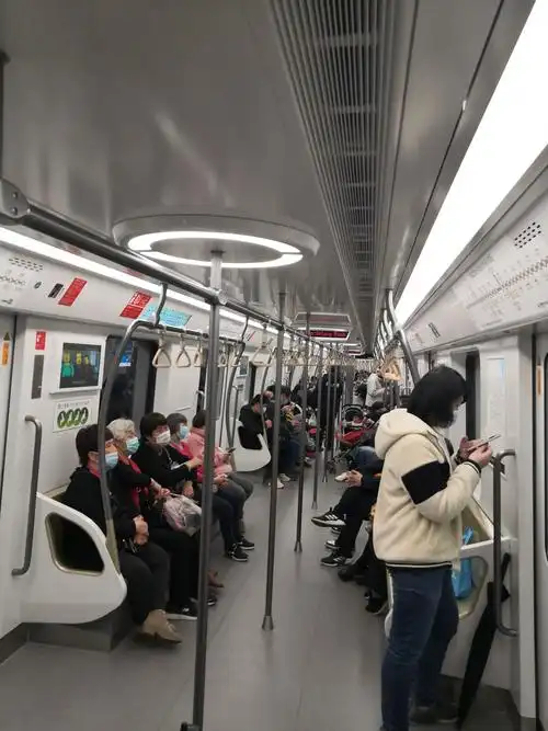 在上海体验无人驾驶的地铁15号线