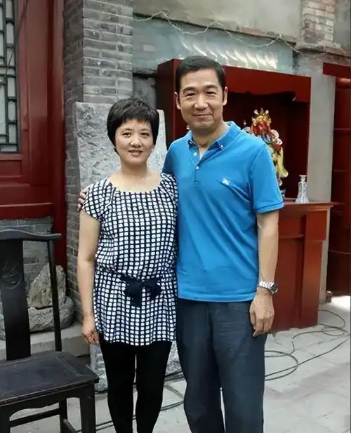 邓婕前夫,离婚39年身家上亿,再谈邓婕:她自作自受,和我无关