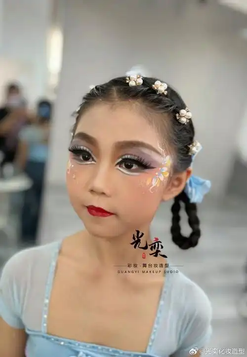 儿童独舞化妆造型,舞台妆