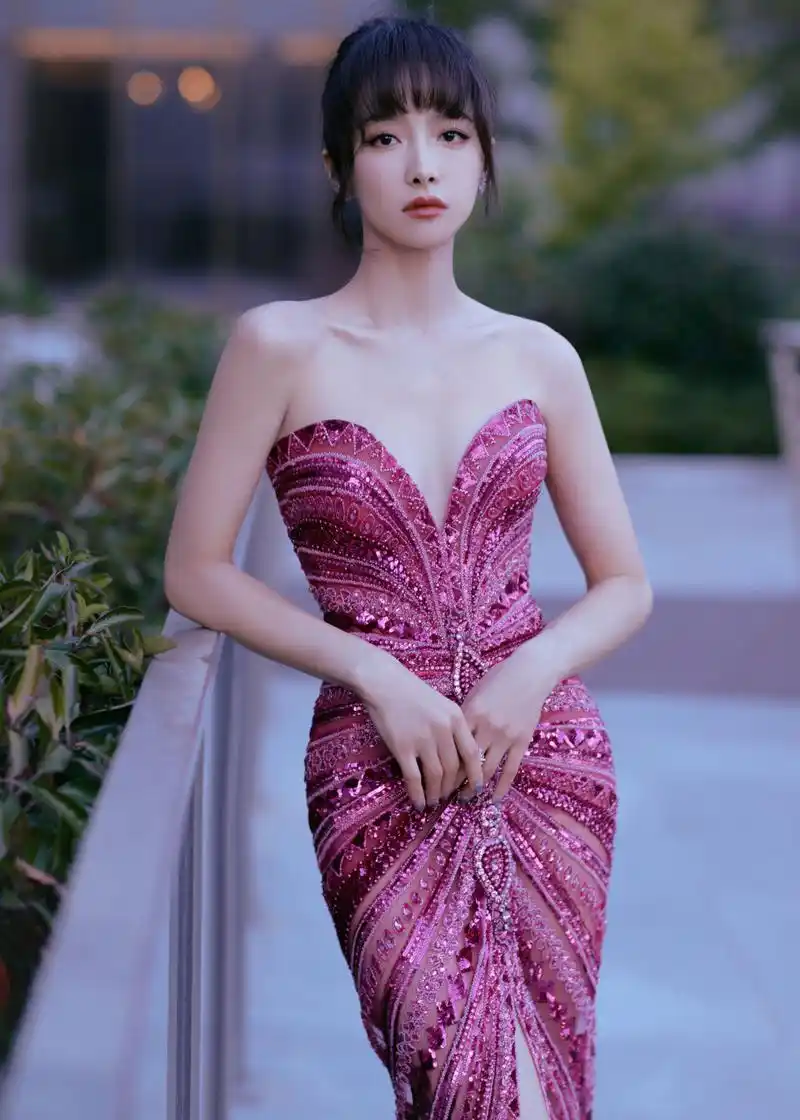 宋茜[鲜花][鲜花]#气质美女# #性感美女# #2月图文动态激励计划