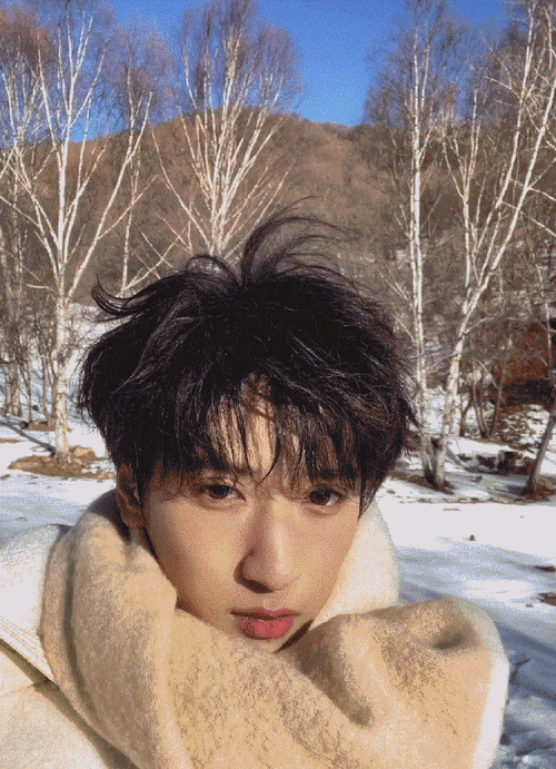 严浩翔雪地自拍