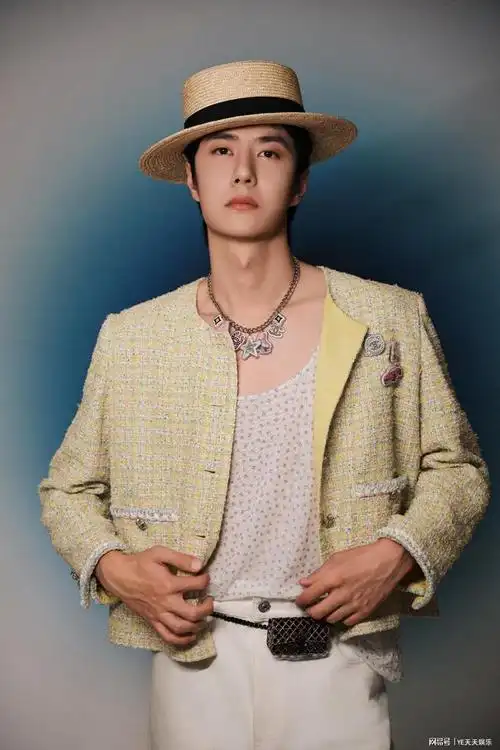 王一博gq盛典造型压轴亮相明媚香奈儿度假少年风别具一格