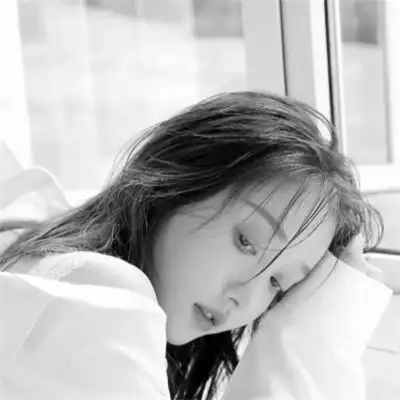 黑白头像女气质干净高清图片_女生头像_头像屋