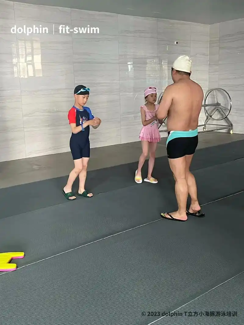 游泳前的热身活动要做好～昨日第一天上课的小朋友们969997