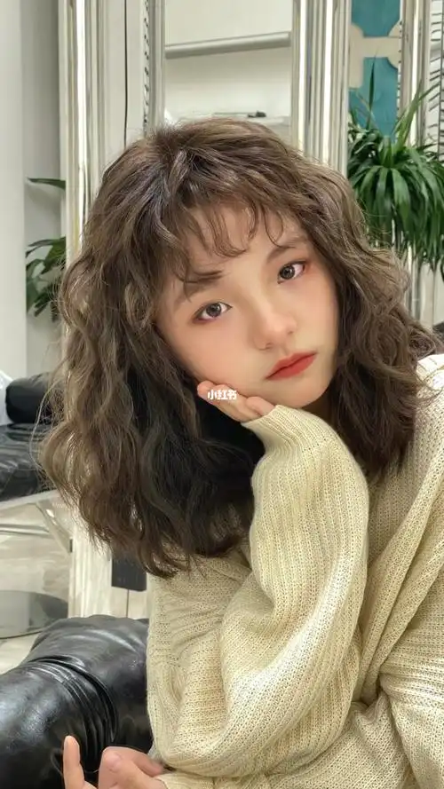 法式羊毛卷发修饰脸型减龄头顶蓬松卷发