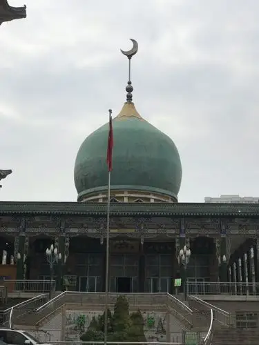 2023桥门清真大寺游玩攻略,走到黄河铁桥的路上意外的看.