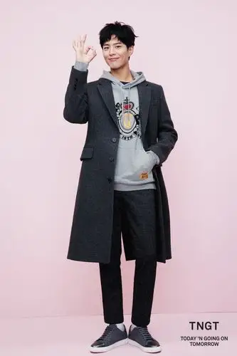 [朴宝剑][分享]171122 宝剑新代言照公开 帅颜配长腿眼球净化