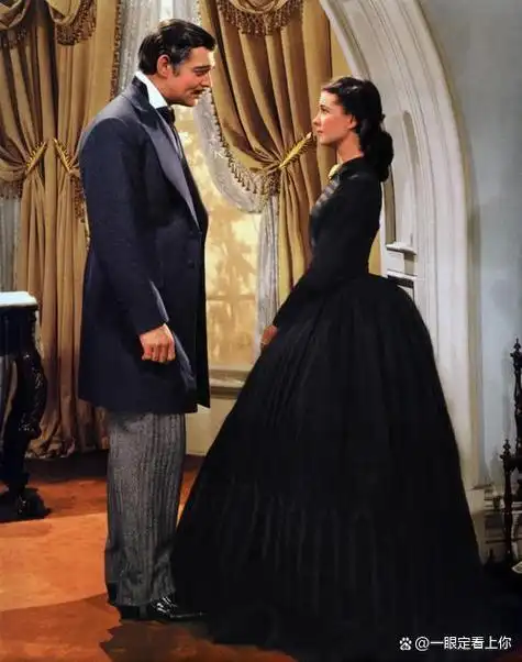 斯嘉丽是一个富有,美丽且任性的南方贵族女子,她深爱着邻居阿什利,并