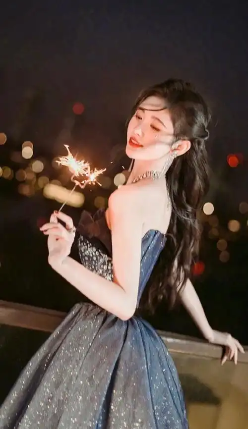 鞠婧祎星空装太惊艳看到侧面那一刻这翘臀是认真的