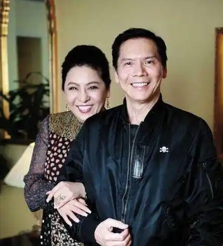 同是港圈大佬,洪金宝向华强为何40年不来往?