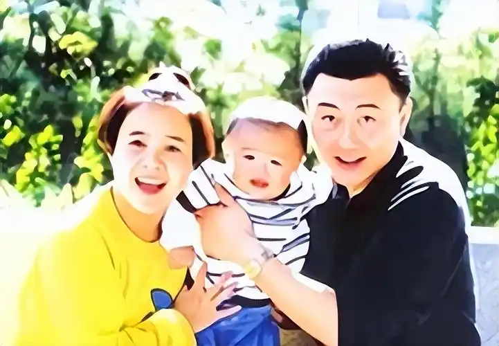 她和丈夫王宁是同班同学,两人的缘分还要多亏了刘纯燕的上铺.