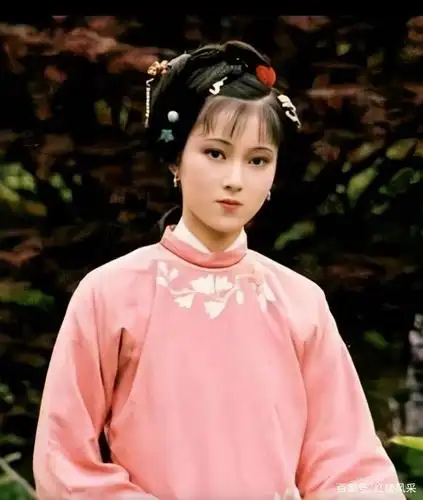 《红楼梦》中邢岫烟是穷酸姑娘,为何却赢得了众人的一致欣赏?