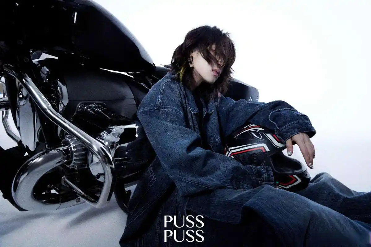 小鬼荷尔蒙机车大片# 歌手,制作人@小鬼王琳凯 全新秋季刊杂志释鲻!