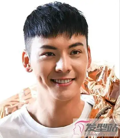 男生发型锅盖头两边刮掉个性十足打造酷炫潮男