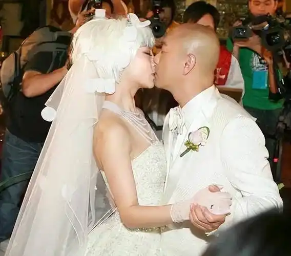 张卫健:红的时候很多人喜欢,落魄时却连女友都要提分手_江欣燕_爱情