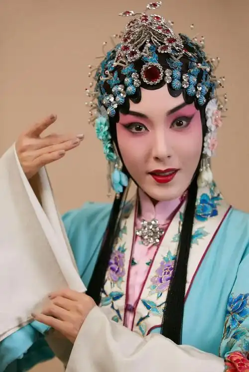 曾黎发文晒戏装扮相四大美女谁的戏服最美