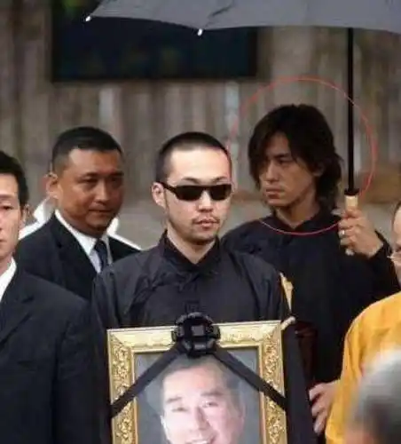 娱乐圈真正的太子爷,身份背景盖过向佐,王思聪都惹不起_父亲_陈楚河