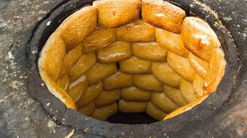 保定农村庙会,定州夫妻2人做了30年缸炉烧饼,你吃过吗?