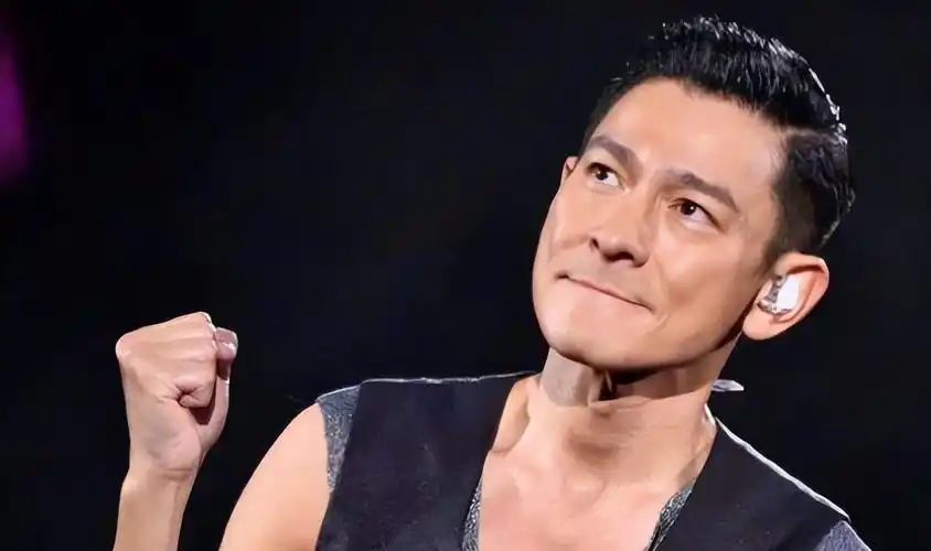 不过多数人都认为刘德华是香港人,其实他的祖籍是广东新会,也就是如今