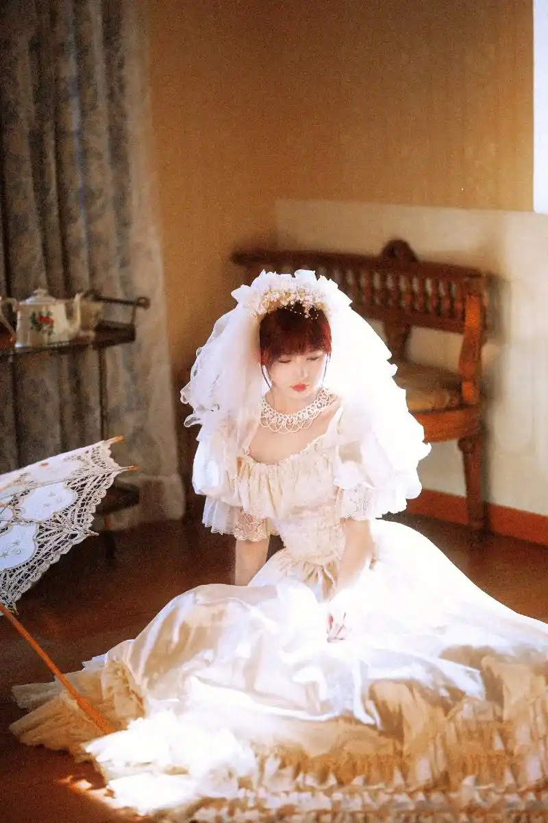 复古婚纱写真.女孩子一个人也可以拍美美的婚纱! #婚纱照 # - 抖音