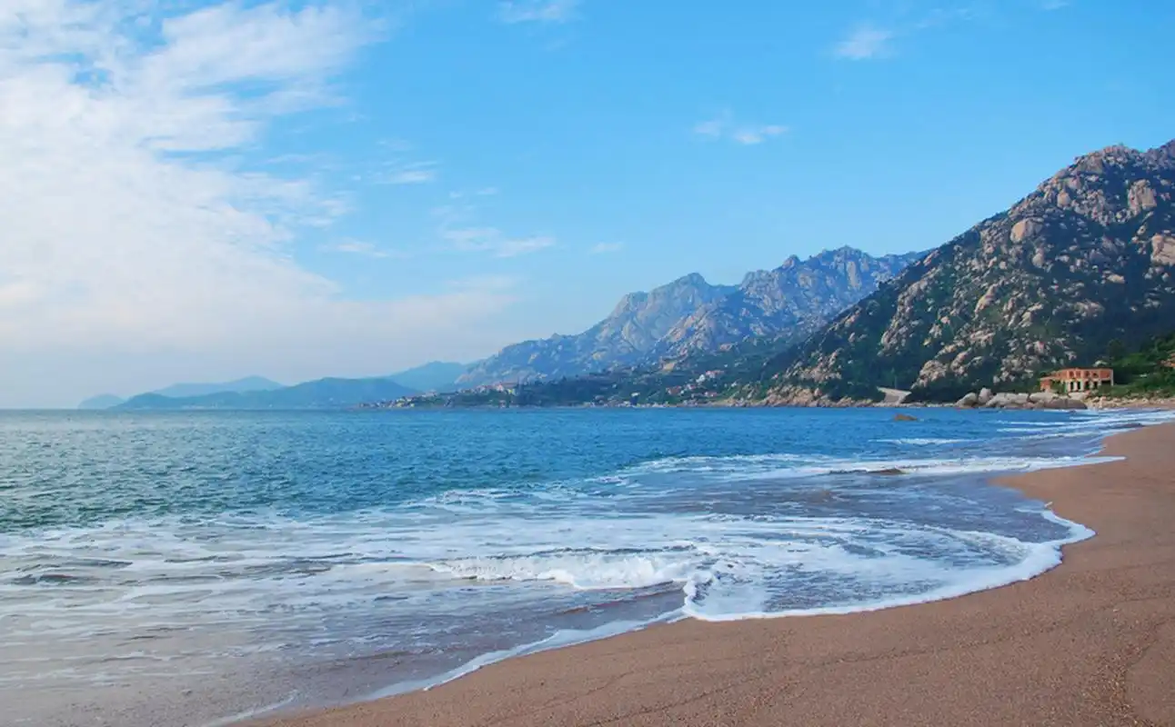 9215首先是#崂山 ,沙子细软,海岸线绵延,让你尽享海边浪漫.