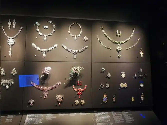 维多利亚阿尔伯特博物馆珠宝展