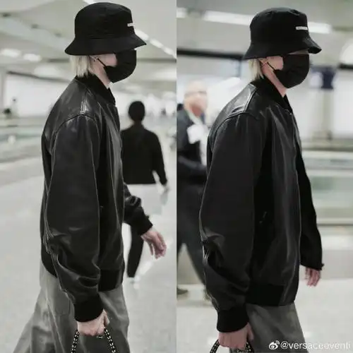 蔡徐坤在机场被发现穿着范思哲