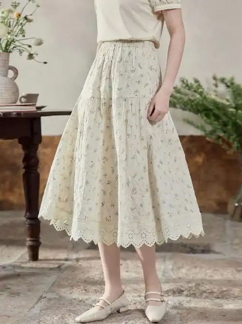 还是碎花半身裙好看,百搭的造型魅力,轻松展现多元化风格造型