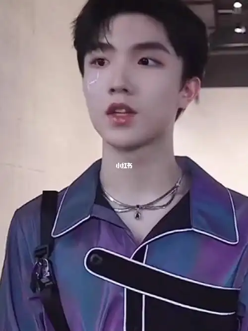 请时代峰峻多给苏新皓露额头好吗01