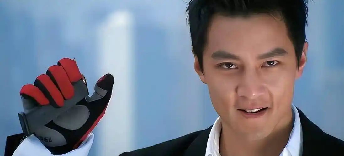 新警察故事2:成龙,谢霆锋,吴彦祖再度联手,打造动作片新传奇_电影