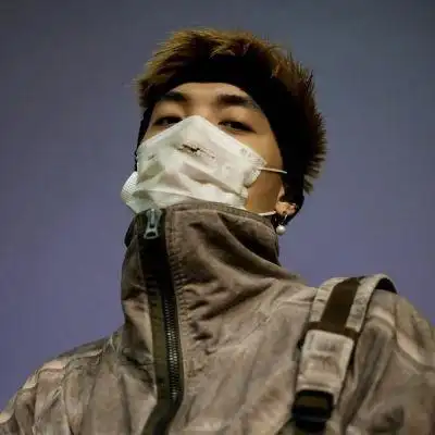 口罩男生侧脸帅气的真人头像