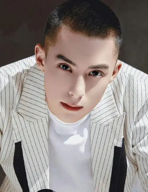 王鹤棣寸头#王鹤棣这颜值真的是什么发型都好看,无论什么造型都能够