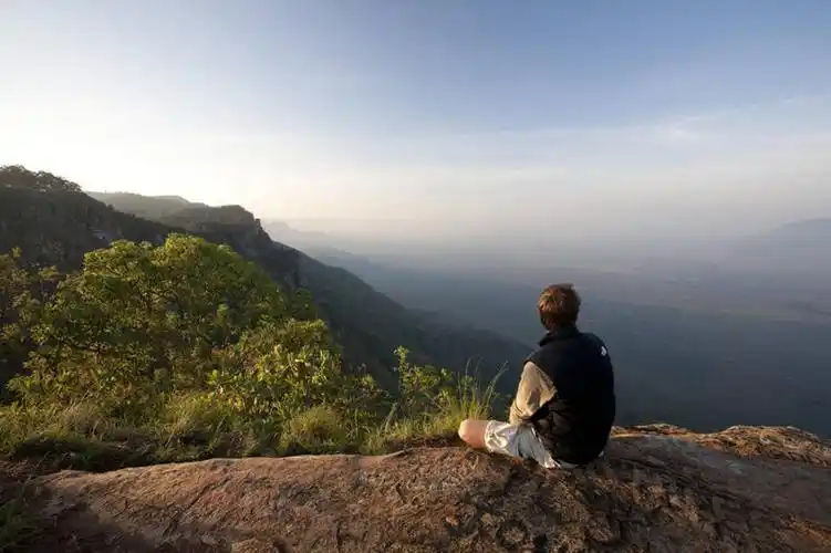 成年人,一个人,坐,横图,山,山脉,非洲,坦桑尼亚,仅一个男性,行人,游客