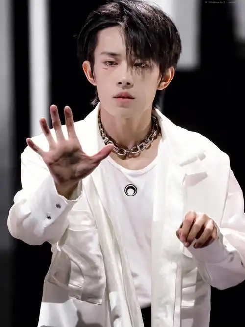 易烊千玺未来无界  #易烊千玺