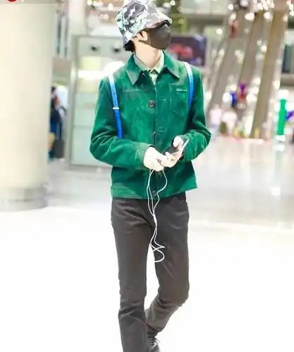 蔡徐坤的比例真不错,坤坤的腿太长了