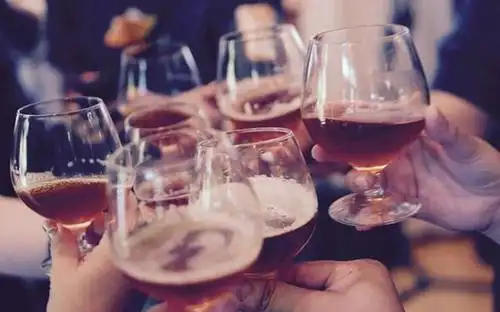 那么,对于职场喝酒这件事,你怎么看? 【图片来自网络与图文无关】