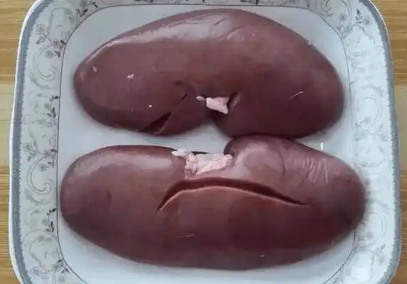 猪小腰子小腰子也就是肾上腺,位于猪肾的上前方,吃小腰子会出现头晕