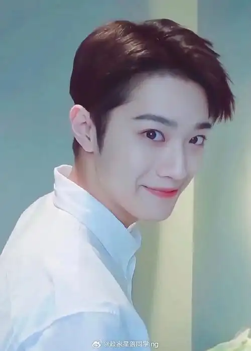 梦告白书#97#赖冠霖周瓒#97#赖冠霖壁纸#  追星是一场盛大的暗恋