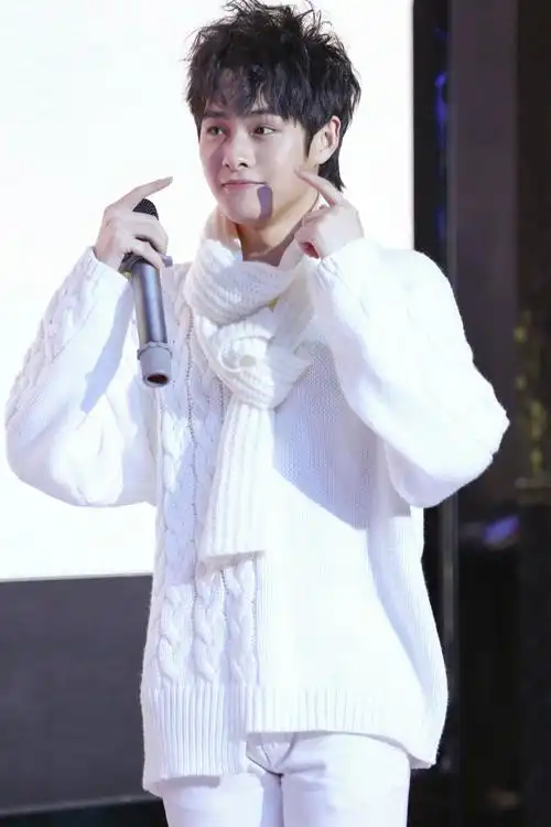 洪雨雷生日会快男齐祝福 新单曲歌唱"初心"