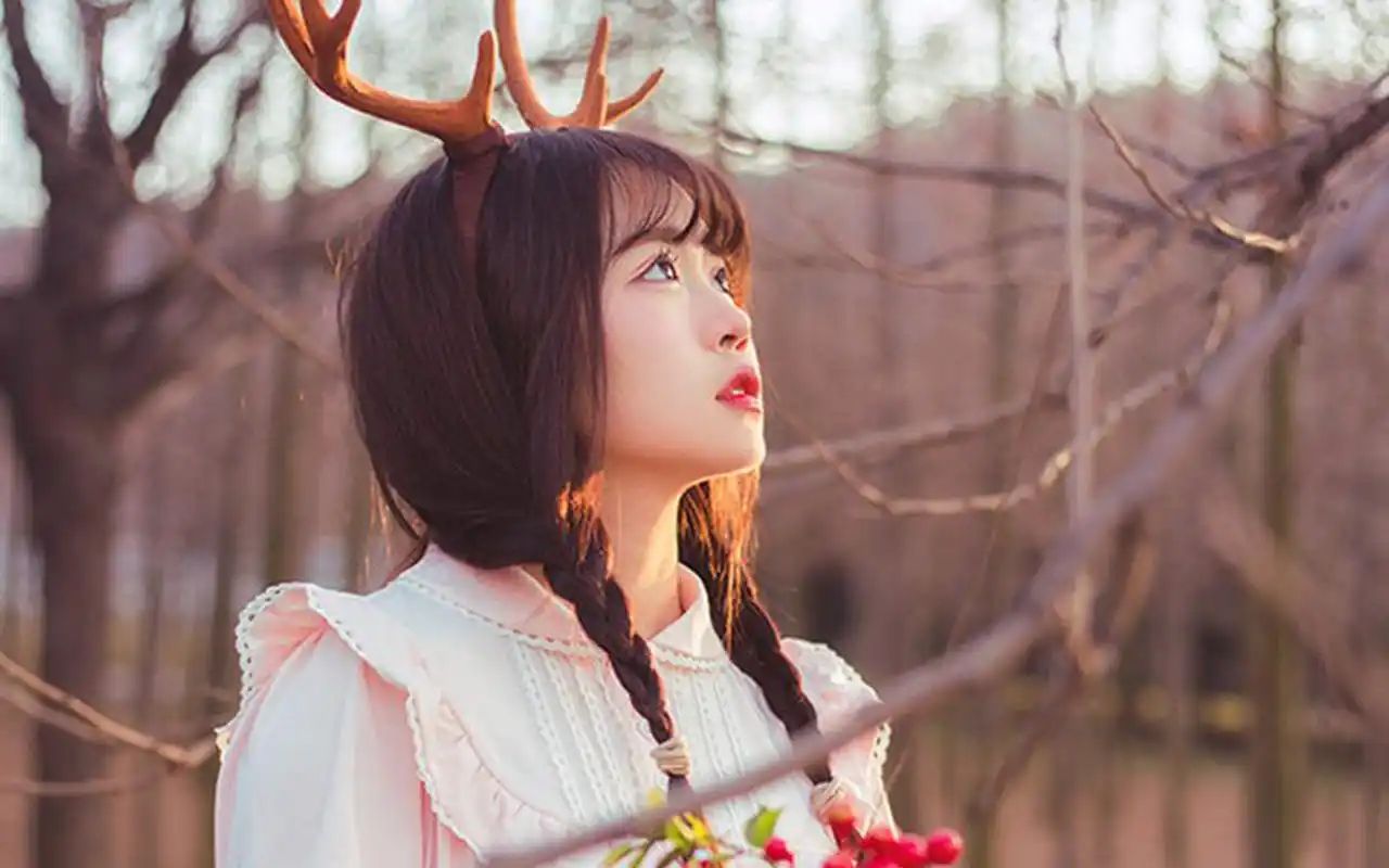 森系小清新美少女户外写真图片桌面壁纸