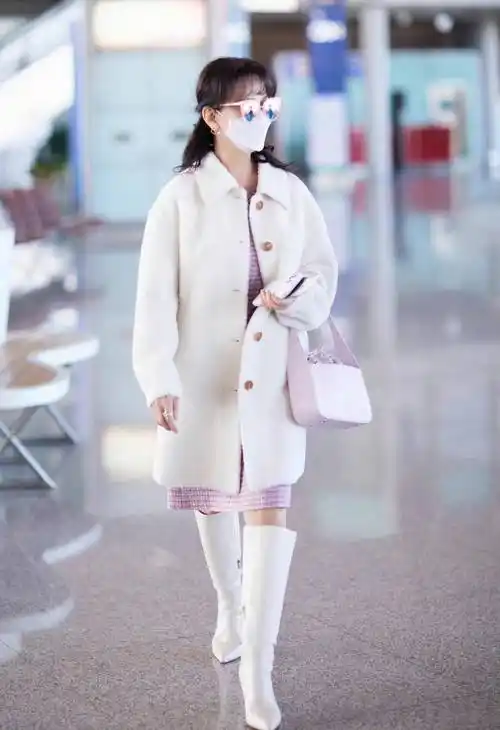 赵雅芝暖冬穿搭,69岁驾驭空气刘海穿粉色长裙,越活越年轻_红色_美人