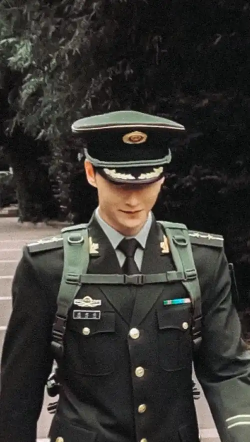 【杨洋】军装路透图