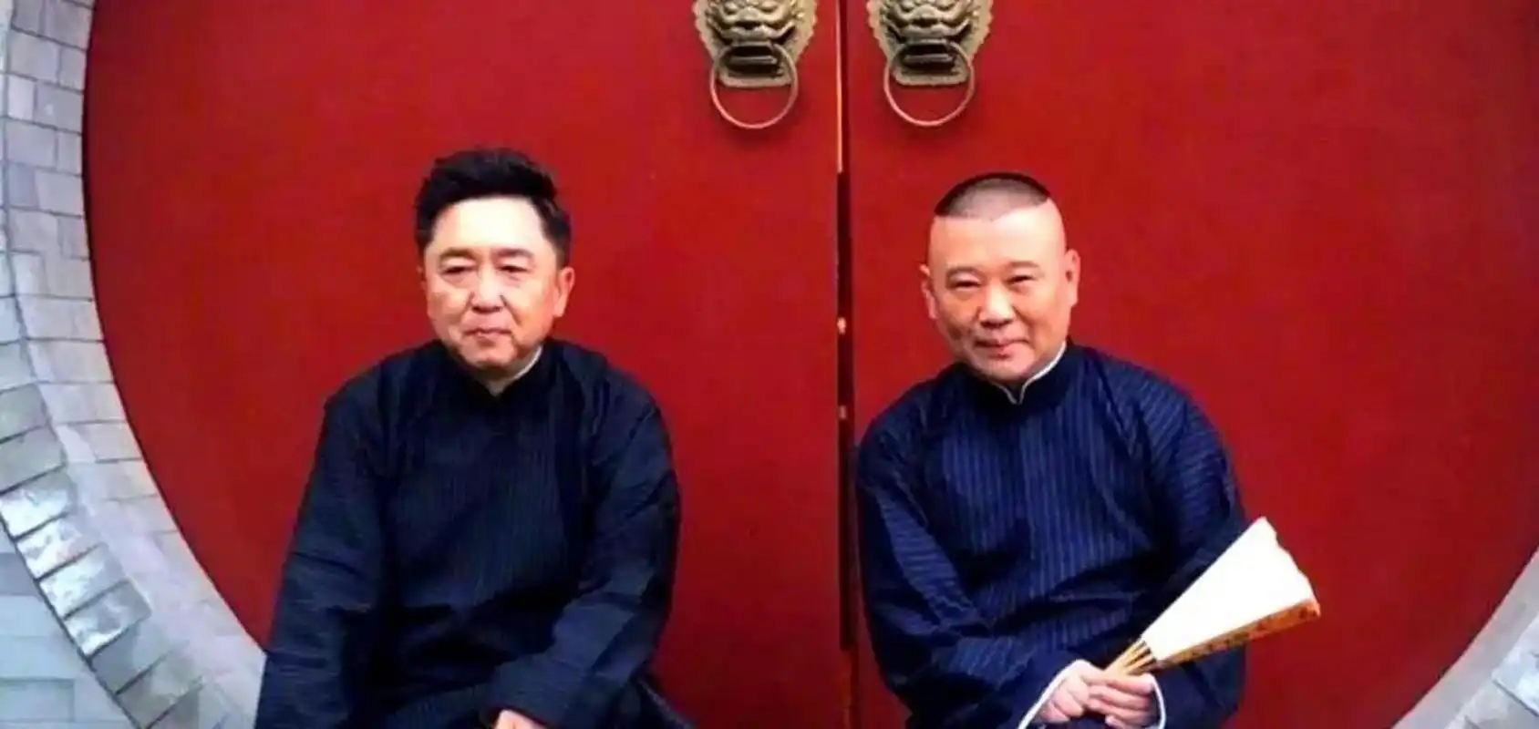 有一次,郭德纲和于谦一起商演赚了65万,但是郭德纲自己留了50万,只分