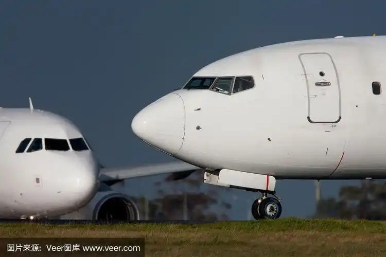 波音737机头靠近