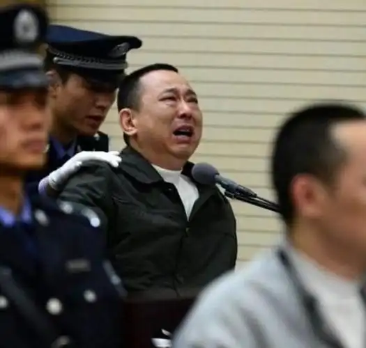 "黑老大"还是个"慈善家",身家400亿捐款1.27亿,被枪毙前留下3个字