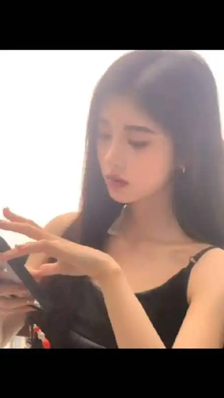 鞠婧祎仙剑四#宝宝和笑笑的live09#鞠婧祎露肩毛衣#@鞠婧祎阿部