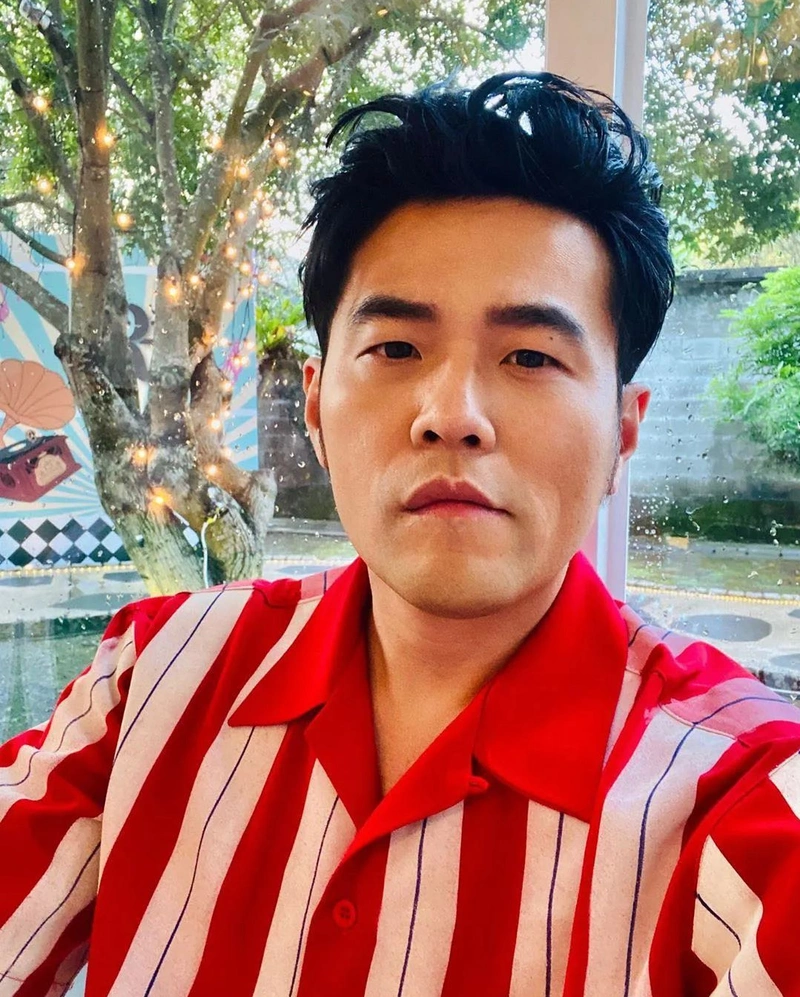 周杰伦晒新发型了,露出额头就是不一样,没想到颜值这么高_手机搜狐网