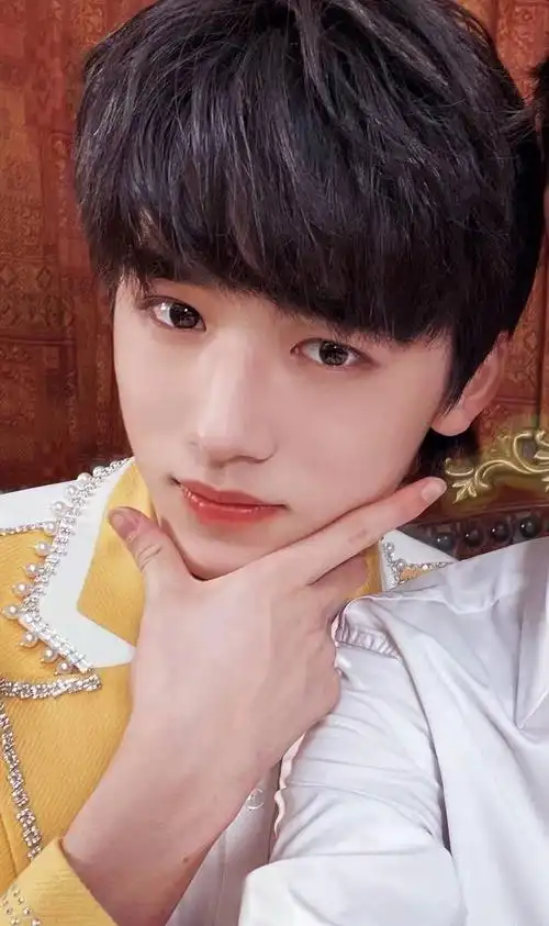 宋亚轩手控福利(他的手是十八楼最好看的!